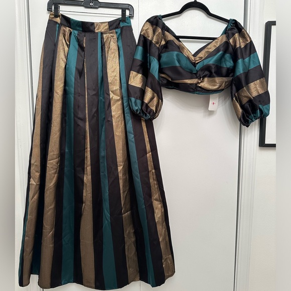 Skirt and cropped top two piece set - Picture 1 of 7